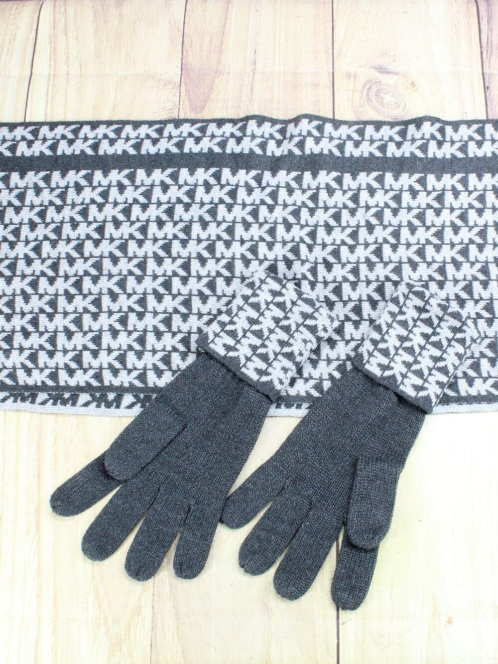 Michael Kors Womens Grey MK Logo Circle Infinity Scarf Matching Gloves Set